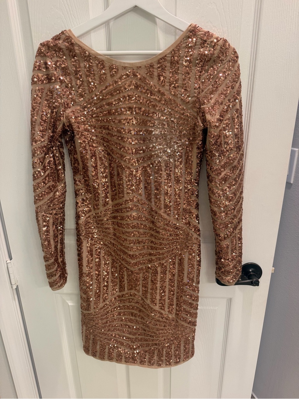 BCBGMAXAZRIA Art Deco Gold Sequin Long Sleeve Mini Dress Size M scoop back